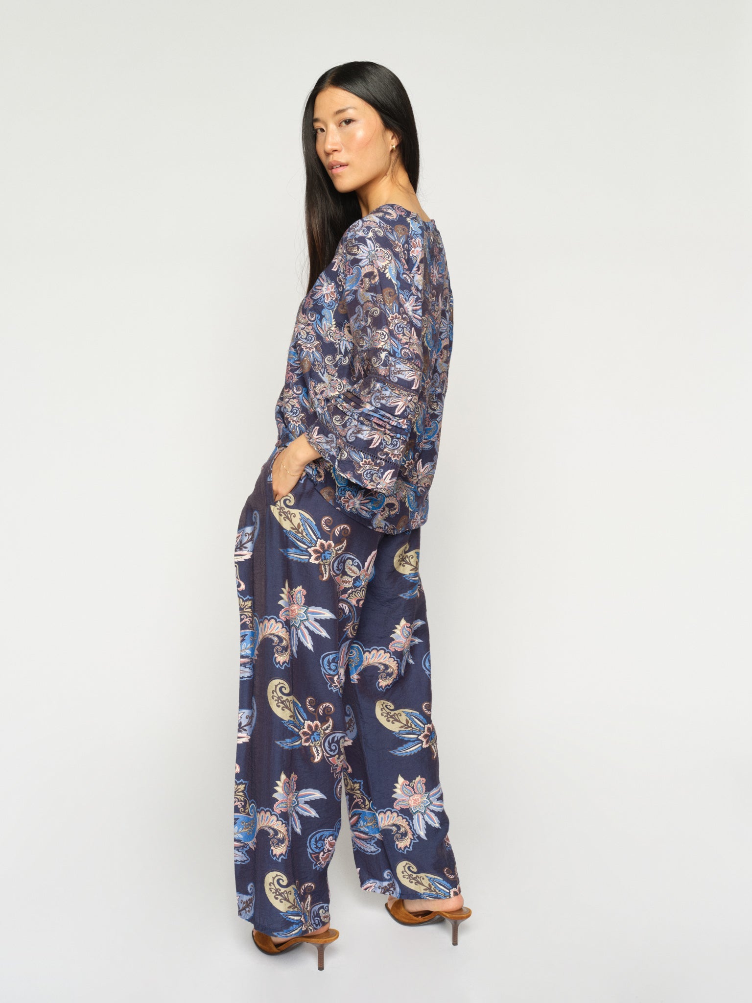 Modelshot / Crown Blue / Detail